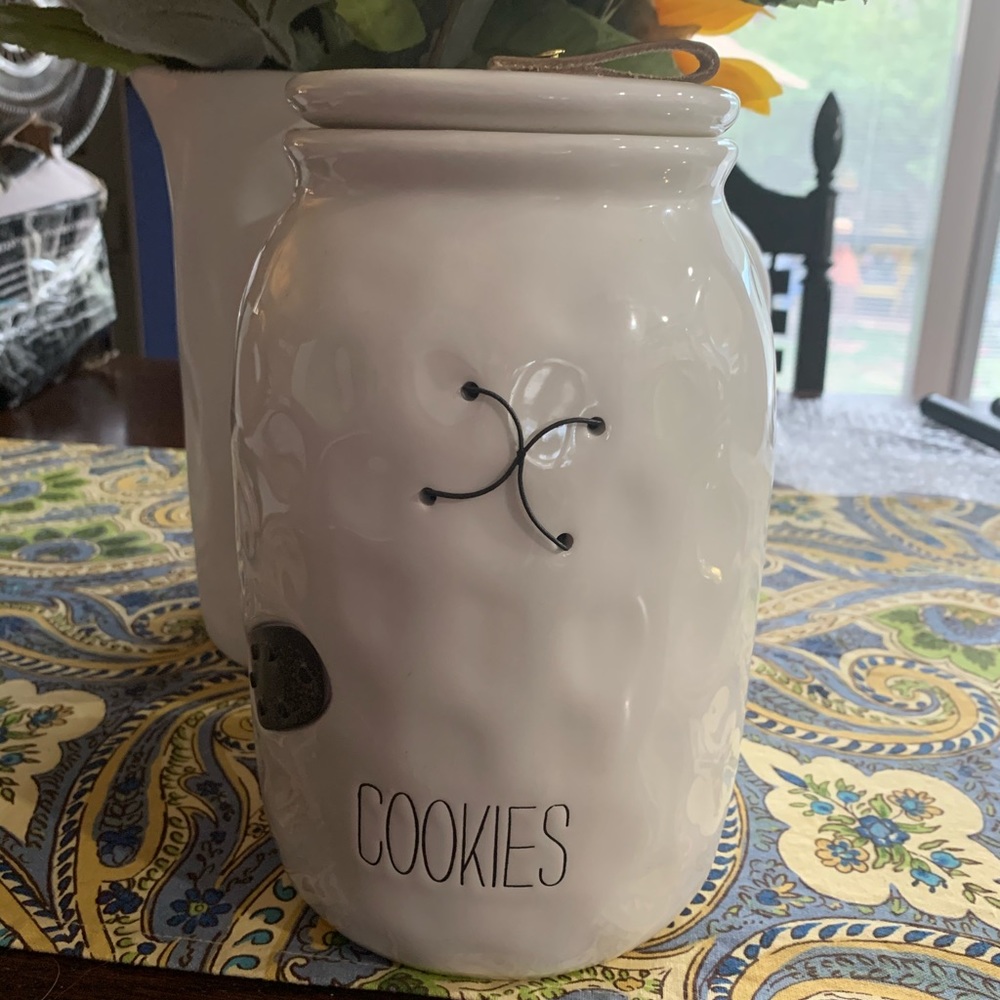 New Mudpie ceramic cookie jar